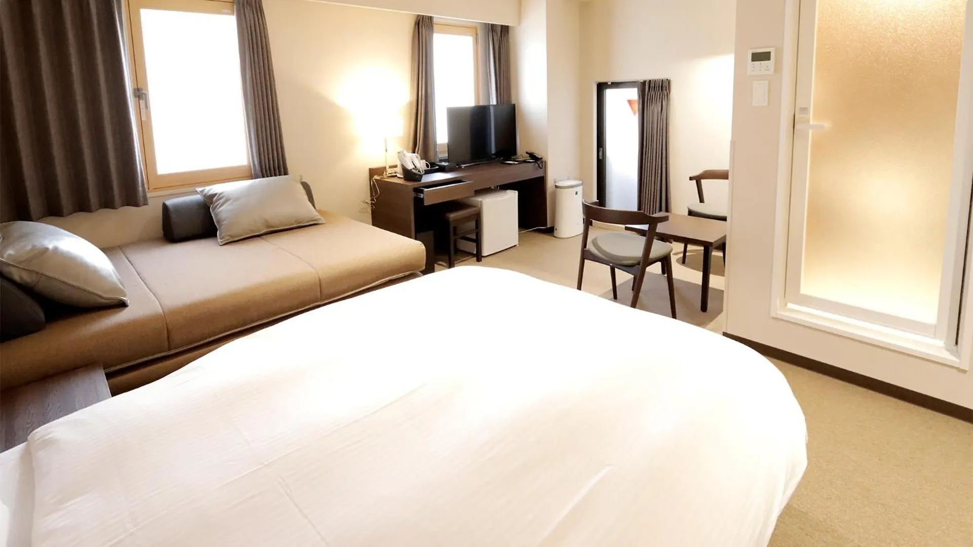 Отель Shinsaibashi Arty Inn Осака